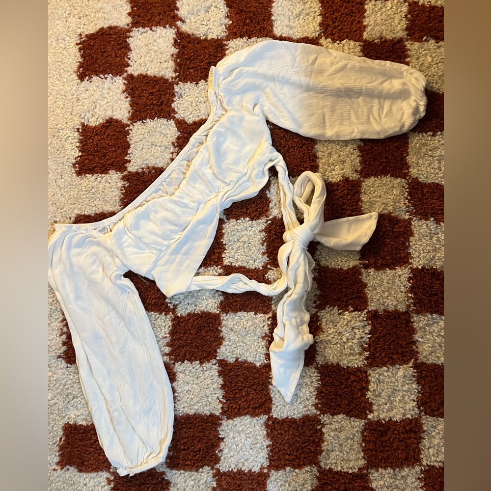 White cropped blouse with bow tie